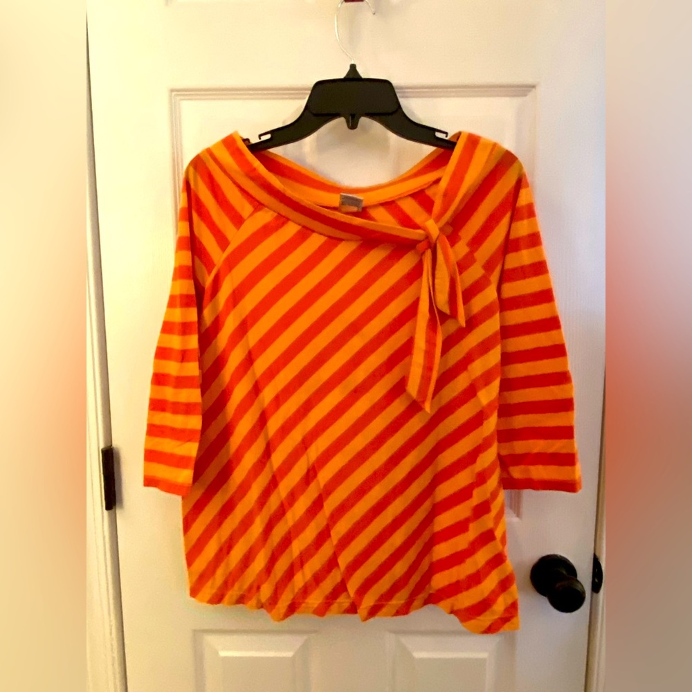3/4 sleeve maternity top with tie
